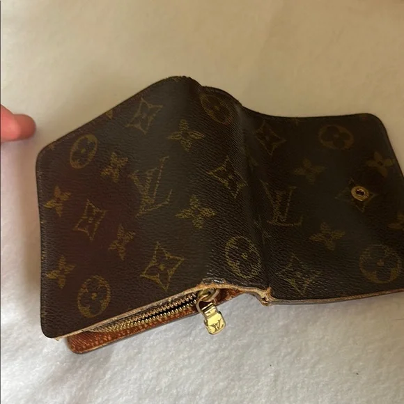 Louis Vuitton Monogram Wallet - Picture 6 of 15